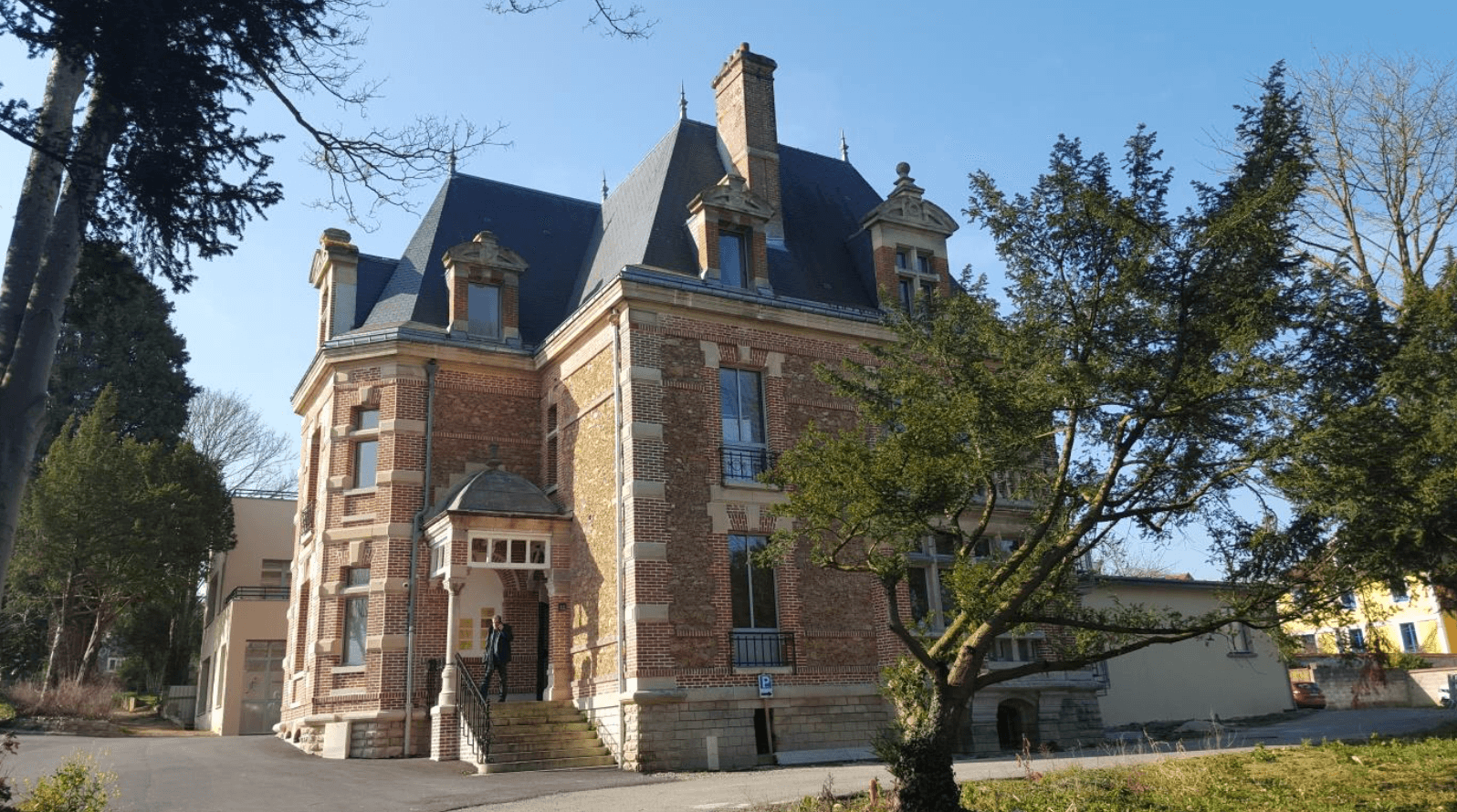 PÔLE MÉDICAL RÉNOVÉ & LOUÉ